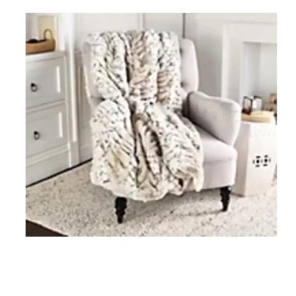 dennis basso Bedding Hotel Ducobb Oversized Luxury Ruched Faux